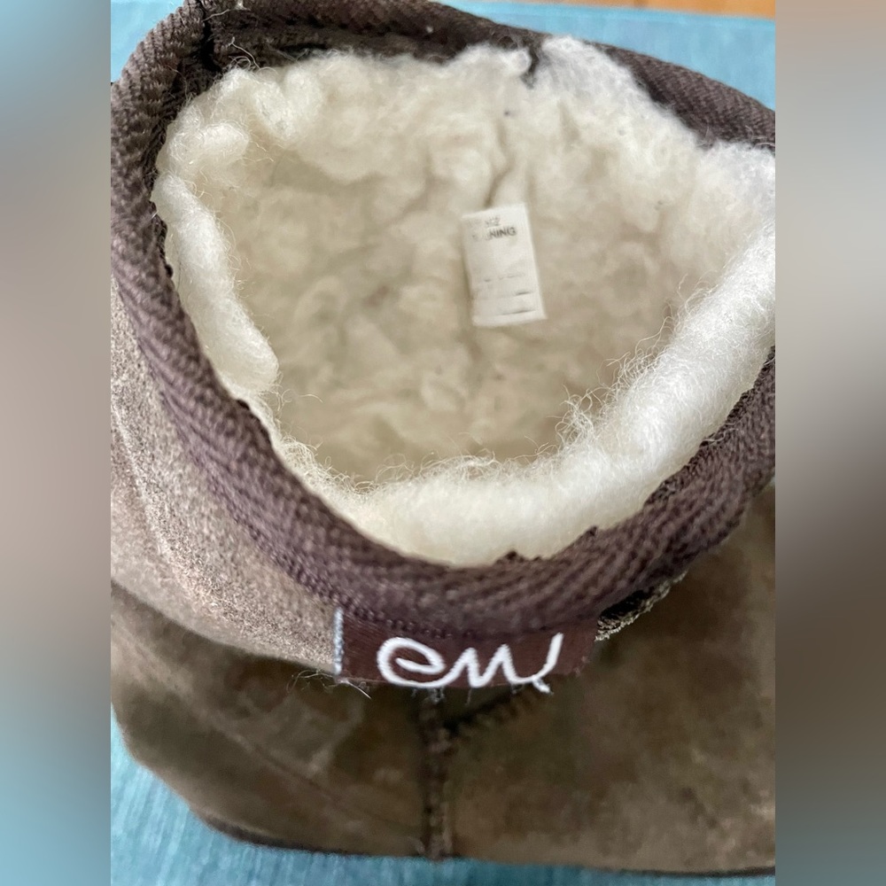 EMU Australia Stinger Lo Brown Suede water resistant boot double face sheepskin